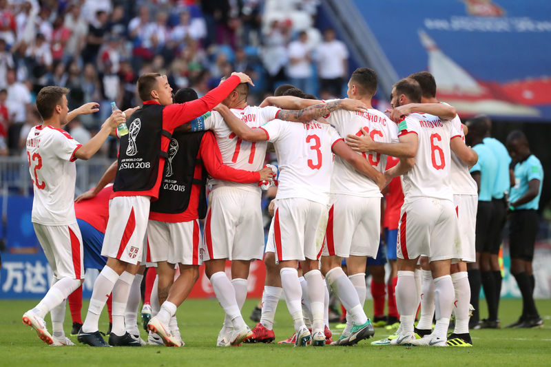 © Reuters. القائد كولاروف يسجل ويقود صربيا للفوز 1-صفر على كوستاريكا