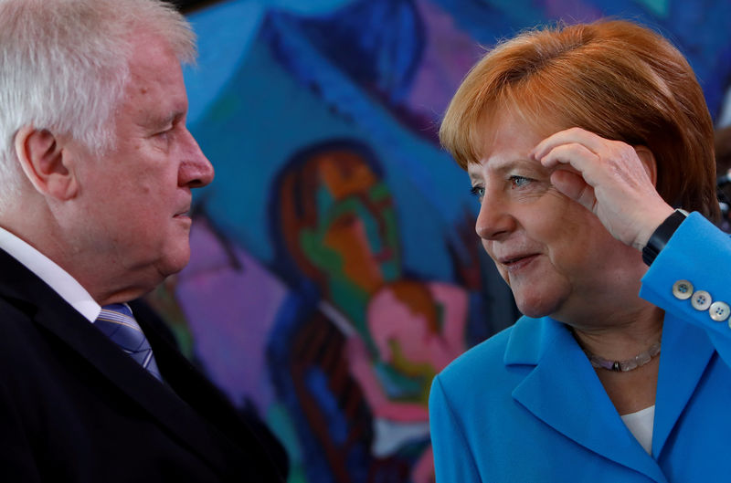 © Reuters. Baviera aumenta presión sobre Merkel para acuerdo migratorio en UE