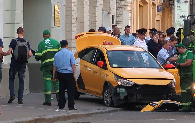 © Reuters. وكالة: ثلاثة مصابين في واقعة صدم سيارة أجرة لهم بموسكو سيغادرون المستشفى