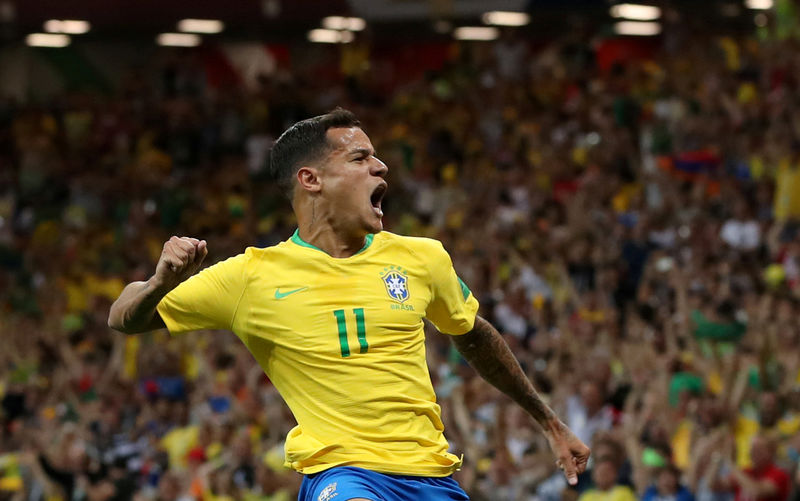 © Reuters. هدف كوتينيو الرائع لا يكفي البرازيل في تعادلها مع سويسرا