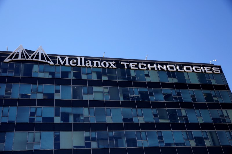 © Reuters. The logo of Mellanox Technologies is seen at the company's headquarters in Yokneam, in northern Israel