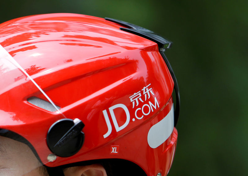 © Reuters. FILE PHOTO: Logo of JD.com is seen on a helmet of a delivery man in Beijing