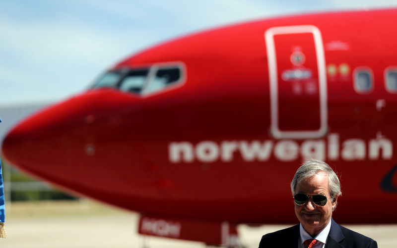 © Reuters. FILE PHOTO: Kjos, CEO of Norwegian Group, speaks during the presentation of Norwegian Air first low cost transatlantic flight service from Argentina at Ezeiza airport in Buenos Aires