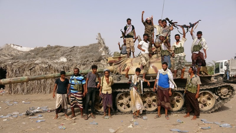 © Reuters. طائرات التحالف العربي تدك مواقع الحوثيين حول مطار الحديدة