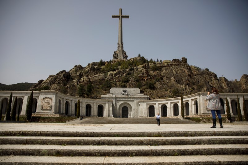 © Reuters. El Gobierno busca exhumar los restos de Franco del Valle de los Caídos