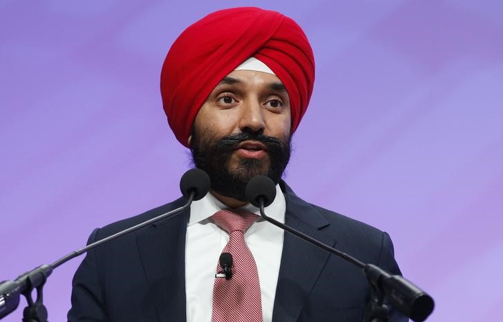 © Reuters. FILE PHOTO: Canadian Minister of Innovation Science and Economic Development Bains speaks at the North American International Auto Show in Detroit