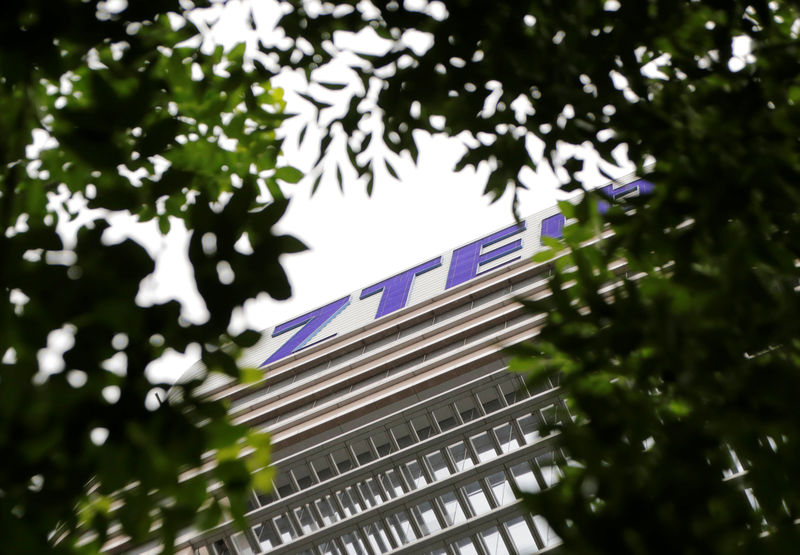 © Reuters. FILE PHOTO: The logo of China's ZTE Corp is seen on the building of ZTE Beijing research and development center in Beijing