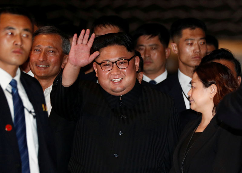 © Reuters. FILE PHOTO: North Korea's leader Kim Jong Un visits The Marina Bay Sands hotel in Singapore
