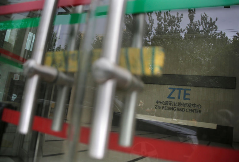 © Reuters. FILE PHOTO: The logo of China's ZTE Corp is seen in a building of ZTE Beijing research and development center in Beijing