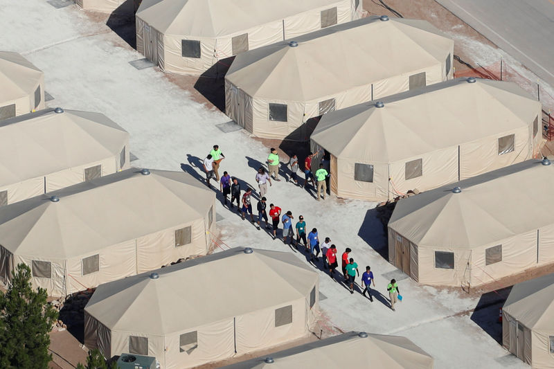 © Reuters. Países centroamericanos piden a EEUU frenar la separación de familias de inmigrantes