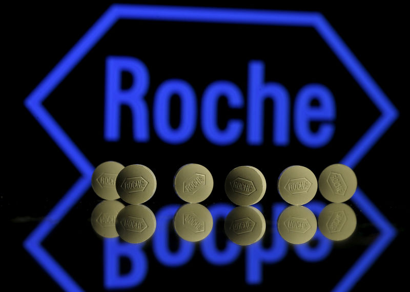 © Reuters. FILE PHOTO: Roche tablets positioned in front of a displayed Roche logo