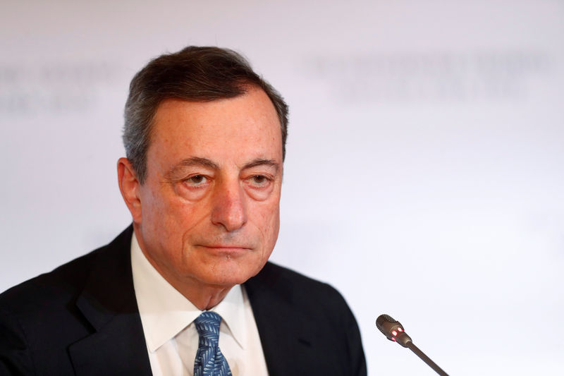 © Reuters. President of the European Central Bank Mario Draghi listens during the news conference in Riga