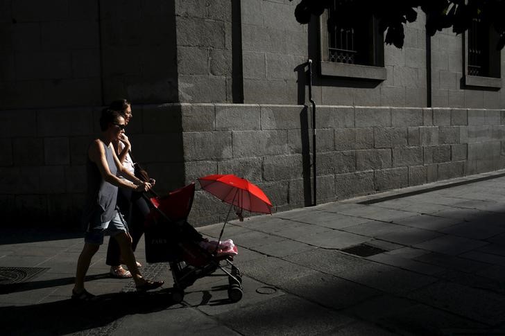 © Reuters. La tasa de natalidad en España, en mínimos de más de 40 años