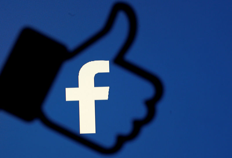 © Reuters. FILE PHOTO: A 3D-printed Facebook like button is seen in front of the Facebook logo, in this illustration