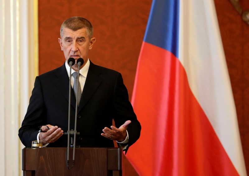 © Reuters. رئيس وزراء التشيك: إغلاق الحدود في الاتحاد الأوروبي غير مقبول