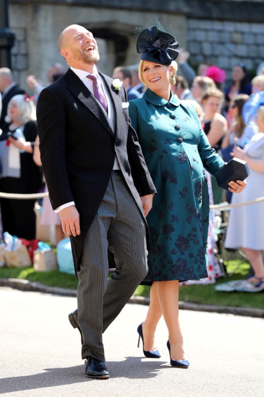 © Reuters. Mike Tindall e Zara Tindall chegam para casamento do príncipe Harry