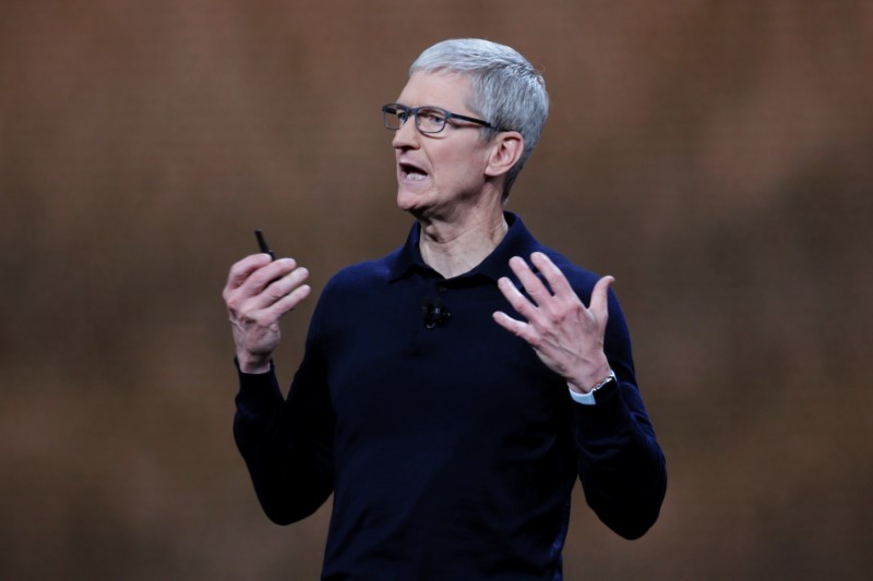 © Reuters. Apple Chief Executive Officer Tim Cook speaks at the Apple Worldwide Developer conference in San Jose