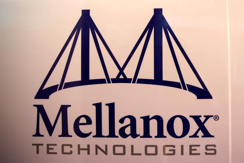 © Reuters. FILE PHOTO: The logo of Mellanox Technologies is seen at the company's headquarters in Yokneam, in northern Israel