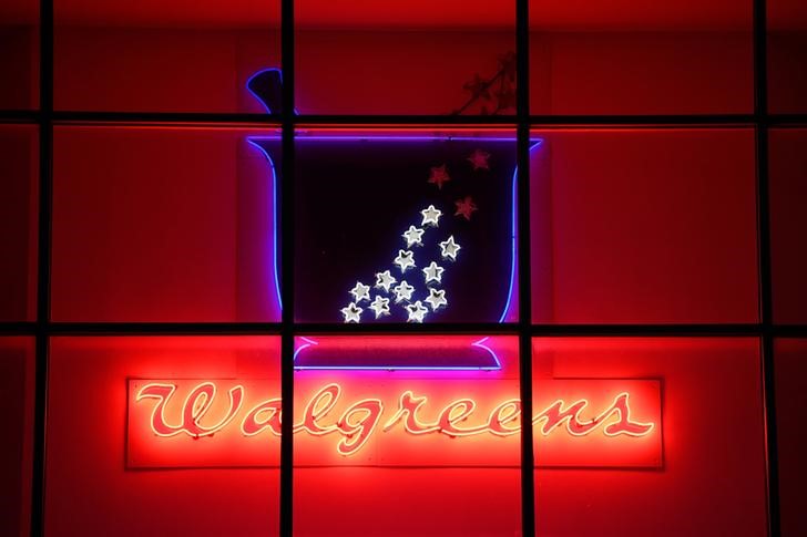 © Reuters. FILE PHOTO: A Walgreens pharmacy store sign is photographed in Austin, Texas