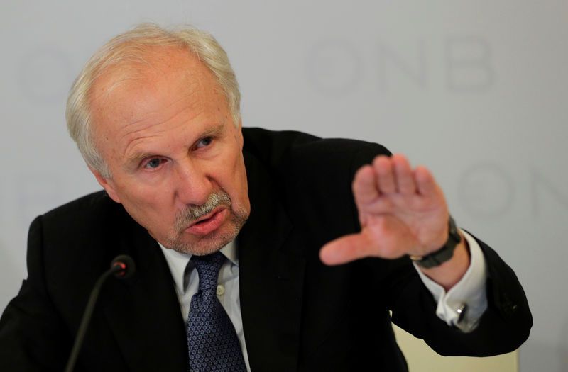 © Reuters. OeNB Governor Nowotny addresses a news conference in Vienna