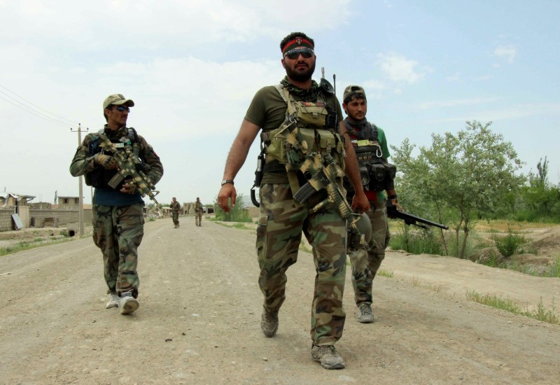 © Reuters. Talibanes matan a 30 soldados afganos en su mayor ataque tras el alto el fuego