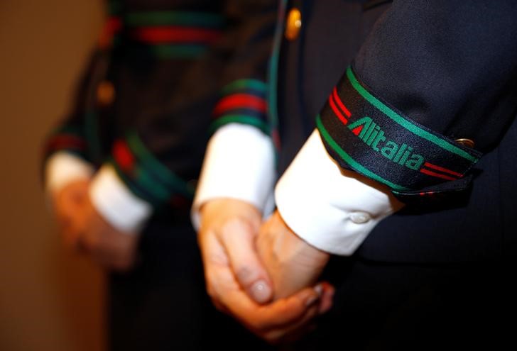 © Reuters. Personale Alitalia con la nuova uniforme disegnata da Alberta Ferretti