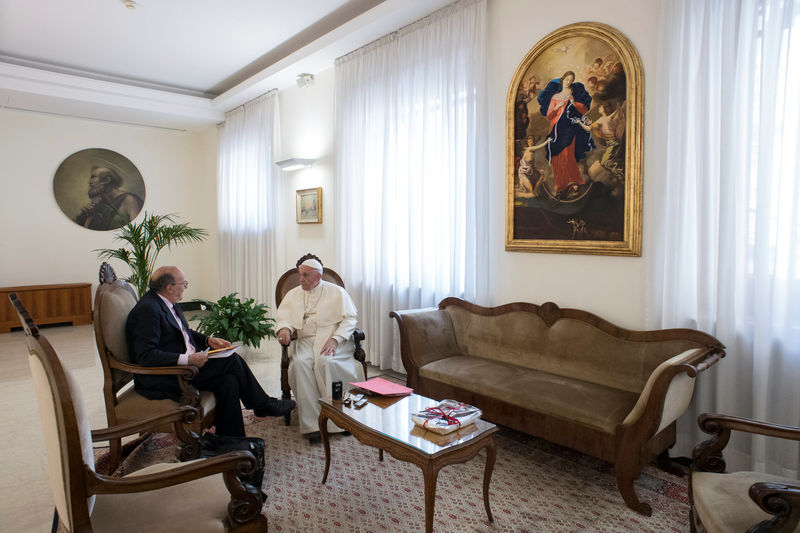 © Reuters. Pope Francis listens to reporter question during an exclusive interview with Reuters at the Vatican