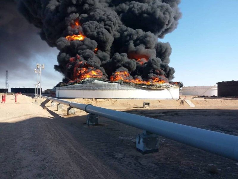 © Reuters. صنع الله: ليبيا فقدت 450 ألف ب/ي من إنتاج النفط بسبب اشتباكات عند مرفأين