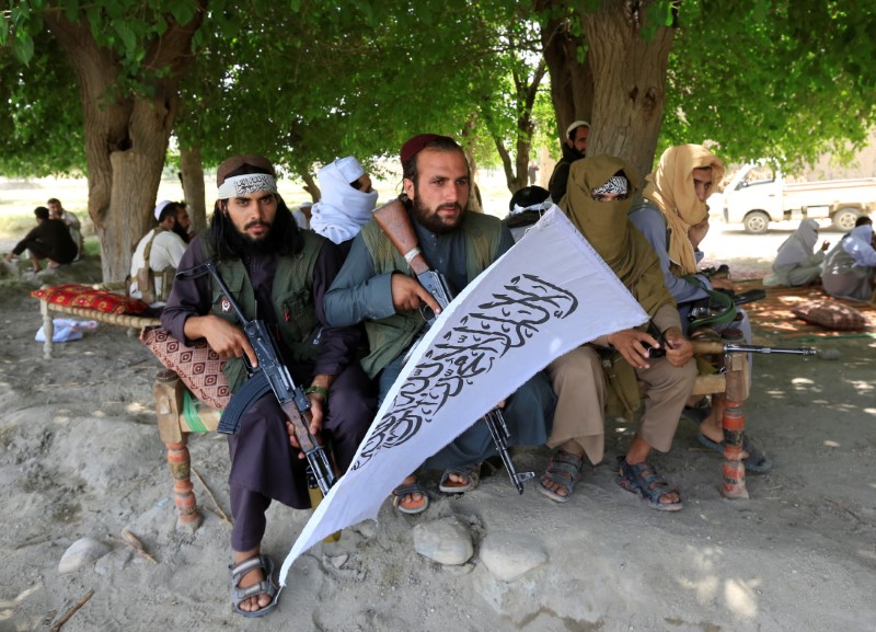 © Reuters. Militantes do Taliban na província de Nangarhar, no Afeganistão