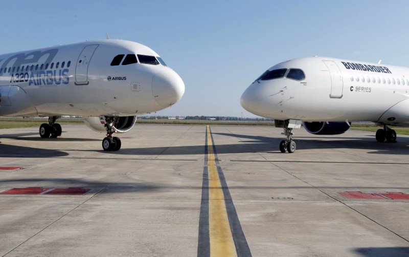 © Reuters. FILE PHOTO: An Airbus A320neo aircraft and a Bombardier CSeries aircraft are pictured during a news conference to announce a partnership between Airbus and Bombardier on the C Series aircraft program in Colomiers