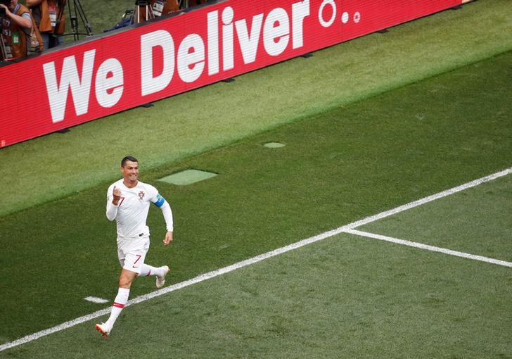 © Reuters. هدف رونالدو يقود البرتغال للفوز 1-صفر على المغرب