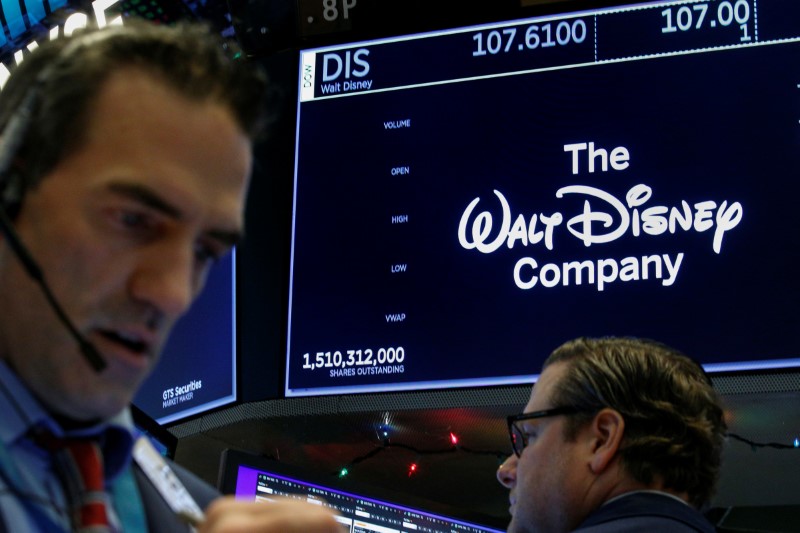 © Reuters. Walt Disney eleva oferta por activos de Fox y supera a Comcast
