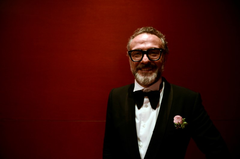 © Reuters. Chef do restaurante Osteria Francescana, Massimo Bottura, durante premiação em Bilbao, na Espanha