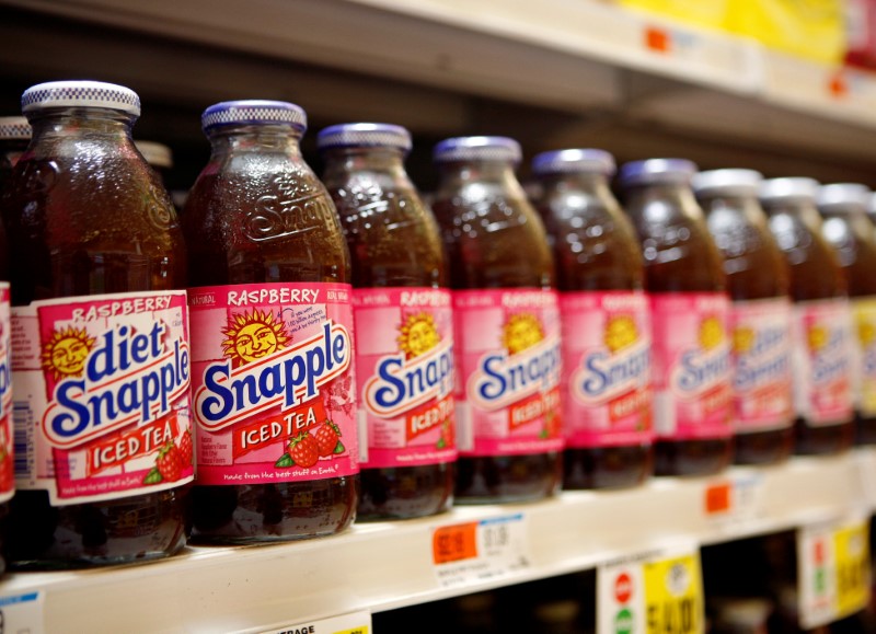 © Reuters. FILE PHOTO: Snapple bottles are seen inside a store in Port Washington