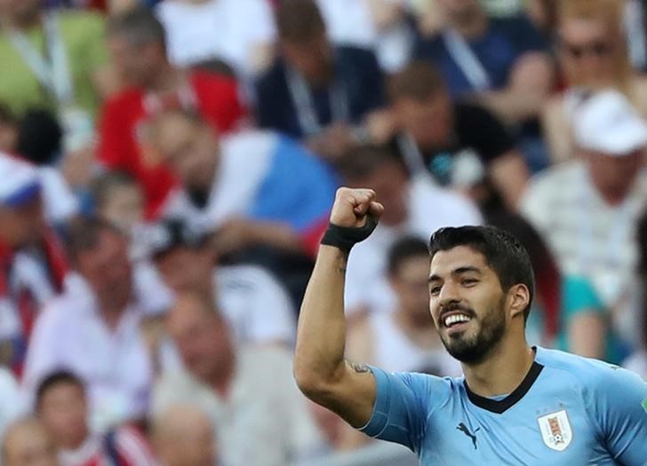 © Reuters. Uruguay gana a Arabia Saudí y pasa a octavos del Mundial