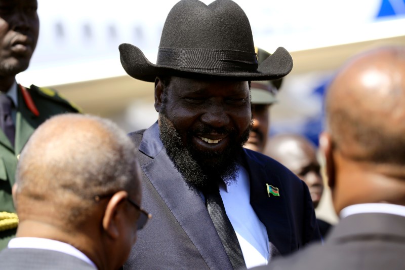 © Reuters. مسؤول: رئيس جنوب السودان كير وزعيم المتمردين مشار يلتقيان في إثيوبيا