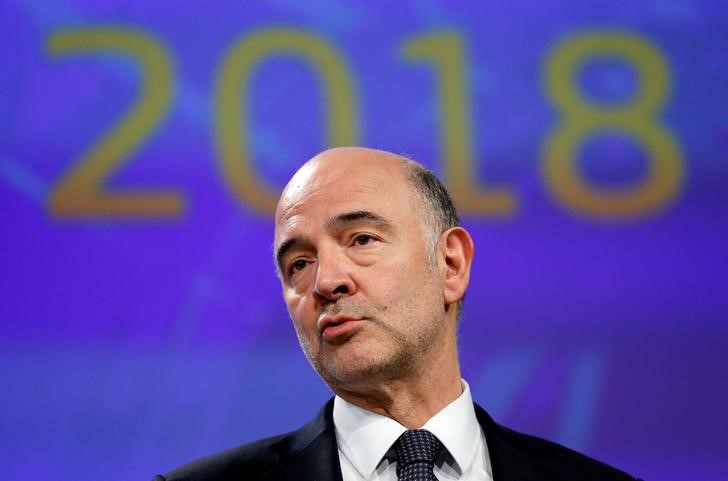 © Reuters. FILE PHOTO: EU Commissioner Moscovici holds a news conference in Brussels