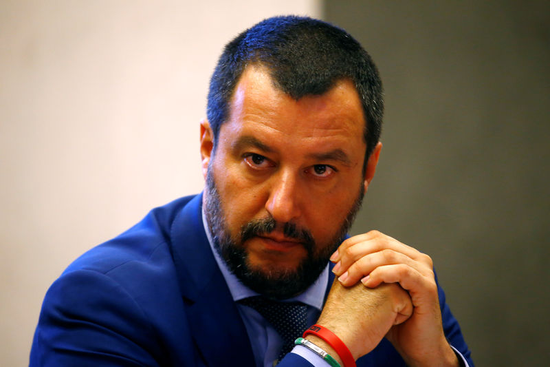 © Reuters. Il ministro dell'Interno e vice premier Matteo Salvini