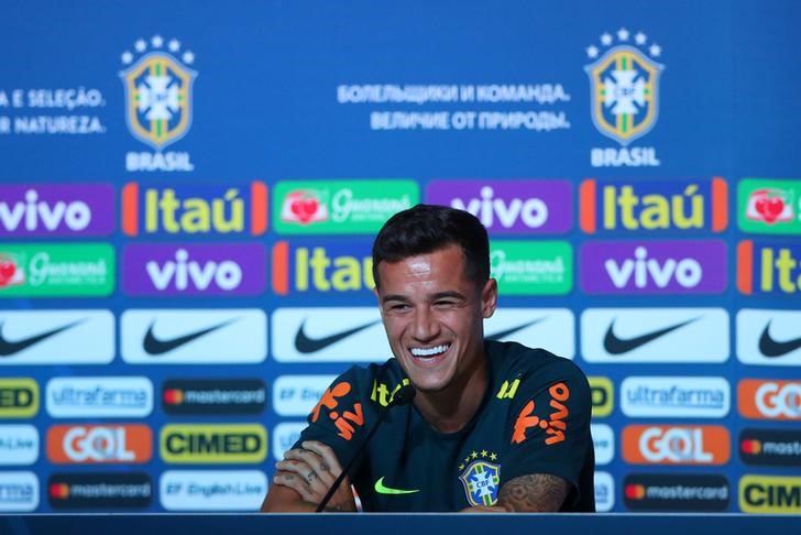 © Reuters. La falta de triunfos todavía no preocupa a Brasil, dice Coutinho