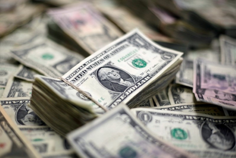 © Reuters. FILE PHOTO: U.S. Dollar banknotes are seen in this photo illustration