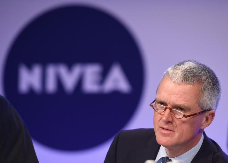© Reuters. FILE PHOTO:  Stefan Heidenreich, CEO of German personal-care company Beiersdorf, attends the annual shareholders meeting in Hamburg