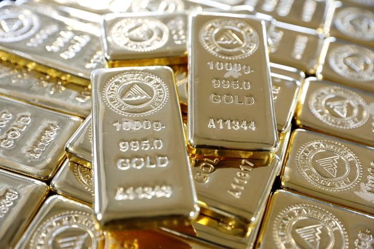 © Reuters. Слитки золота на аффинажном заводе Ahlatci Metal Refinery в турецком городе Чорум