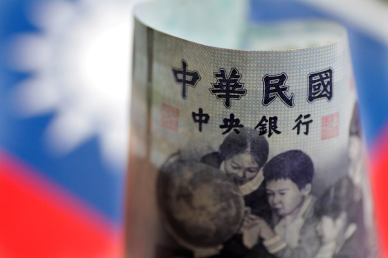 © Reuters. FILE PHOTO: Illustration photo of a Taiwan dollar note