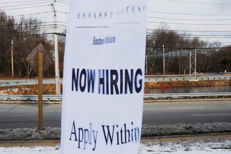 © Reuters. طلبات إعانة البطالة الأمريكية تتراجع للأسبوع الرابع على التوالي