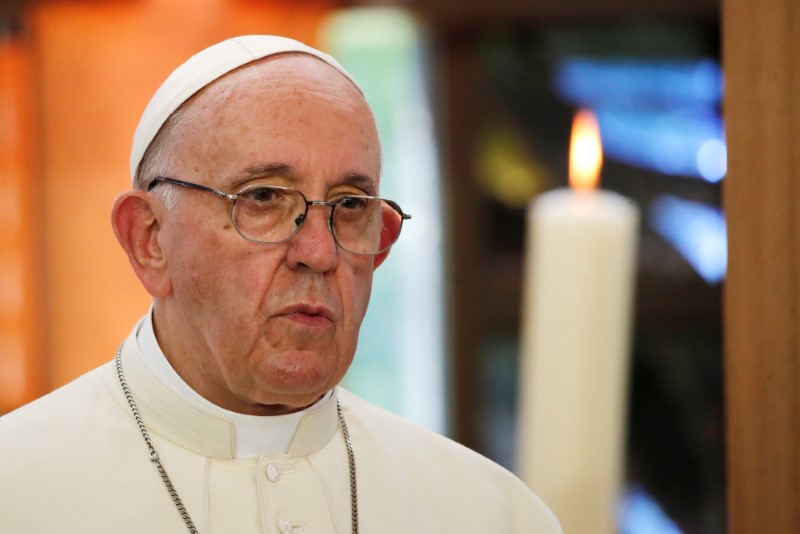 © Reuters. Papa Francisco em Genebra, na Suíça