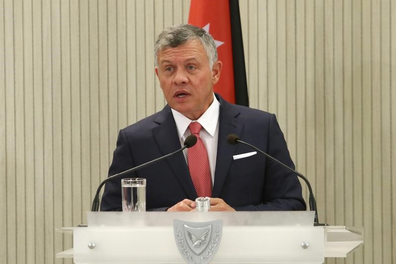 © Reuters. Jordan's King Abdullah speaks during a news conference at the Presidential Palace in Nicosia