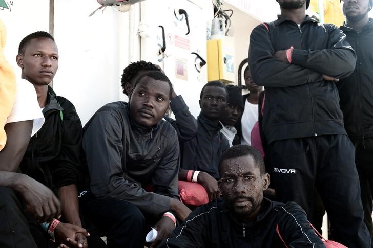 © Reuters. Guardacostas libio rescata a 301 migrantes con rumbo a Europa