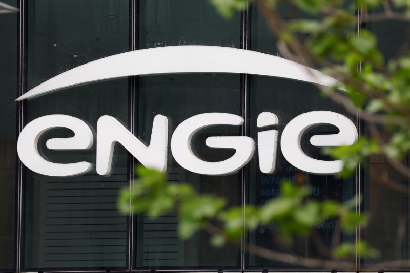 © Reuters. FILE PHOTO: The logo of French gas and power group Engie is seen on the company tower at La Defense in Courbevoie near Paris