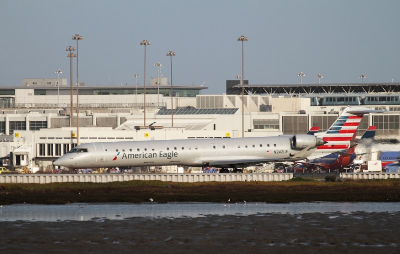 © Reuters. FILE PHOTO: An American Airlines Eagle Bombardier CRJ-900 taxis at San Francisco International Airport, San Francisco