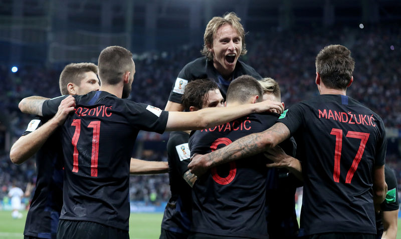 © Reuters. كرواتيا تسحق الأرجنتين بثلاثية وتبلغ دور 16 في كأس العالم
